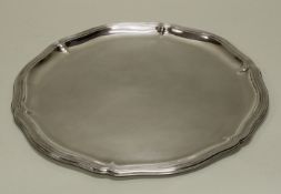 Tablett, Silber 925, Gbr. Kühn, passig-geschweifter Profilrand, ø 36 cm, ca. 700 g