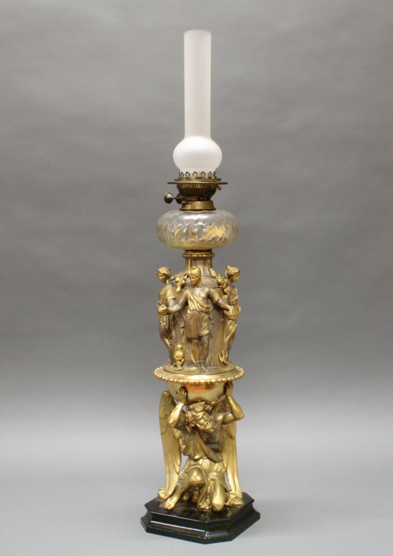 Petroleumlampe, "Chronos", Ende 19. Jh., Metallguss, goldbronziert, 93.5 cm hoch, berieben, Alter