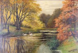 Vornbäumen, Claire (deutsche Künstlerin des 20. Jh.), "Seeufer mit zwei Schwanenpaaren im Herbst"
