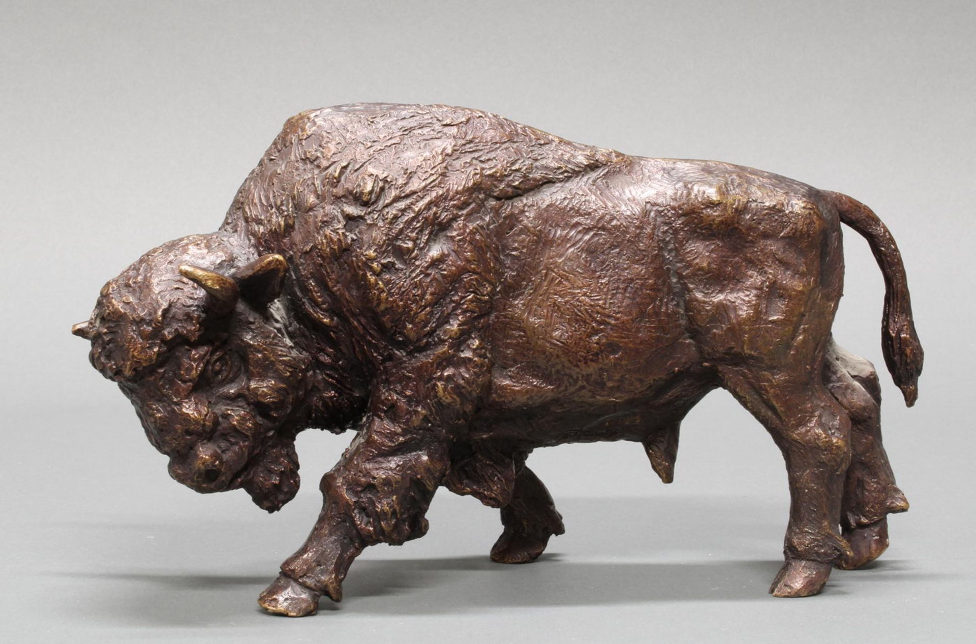 Bronze, rotbraun patiniert, "Bison", am Bauch bezeichnet F. Lipensky und nummeriert 7/25, 16 cm hoc