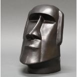 Plastik, schwarz patiniert, wohl Keramik, "Moai Kopf", 20. Jh., 25 cm hoch