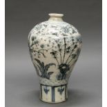 Vase, China, neuzeitlich, Porzellan, Meiping-Form, blau-weißer 3-Freunde-Dekor, 32 cm hoch