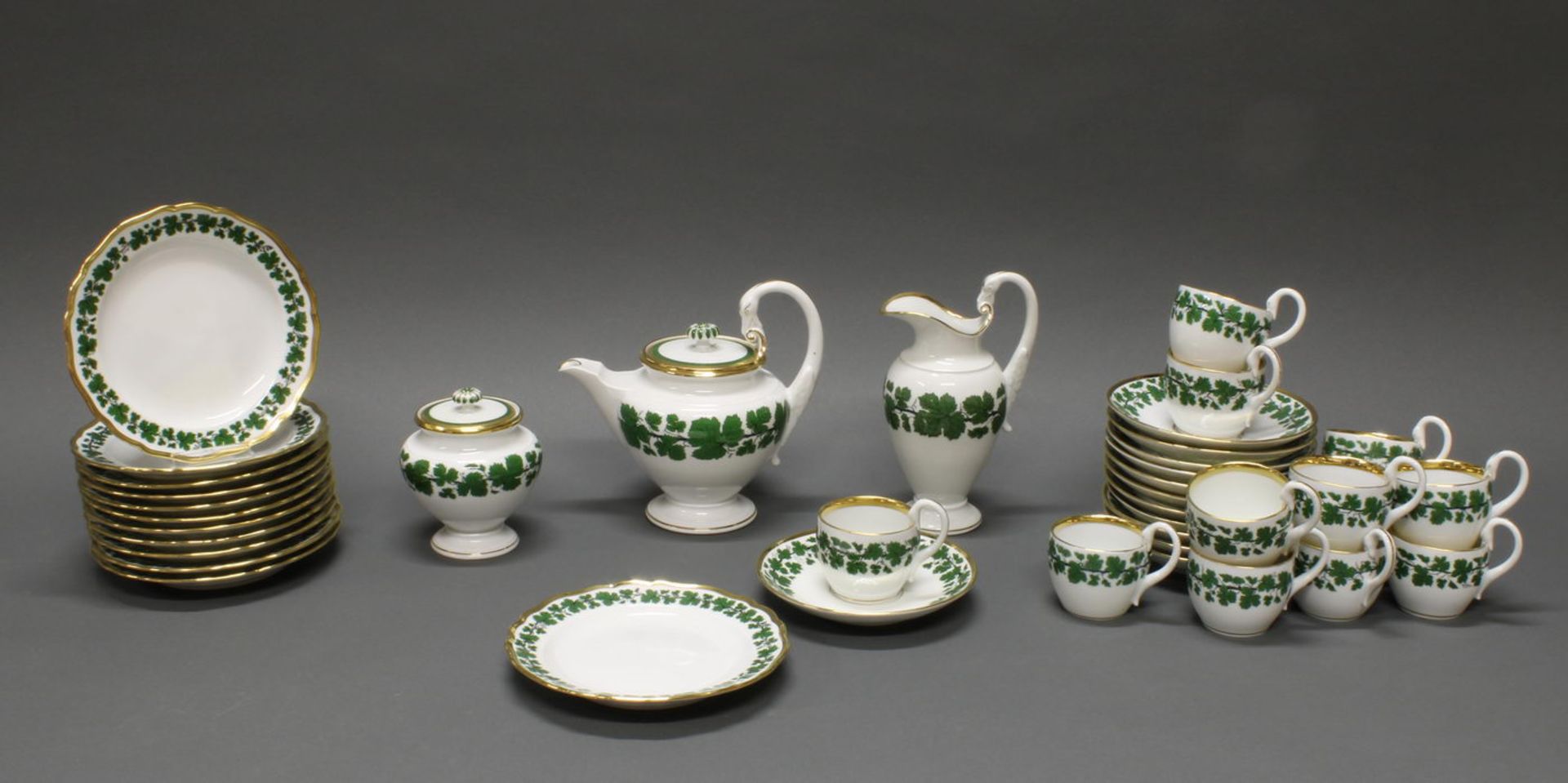 Teeservice, 39-tlg., Meissen, Schwertermarke, 1850-1924, 1. Wahl, Weinlaub, Goldrand, Schwanenhenke