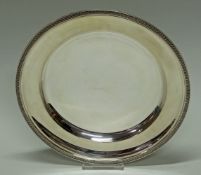Teller, Silber 800, Italien, Cusi, glatt, Rand mit Blattstab, ø 24 cm, ca. 390 g