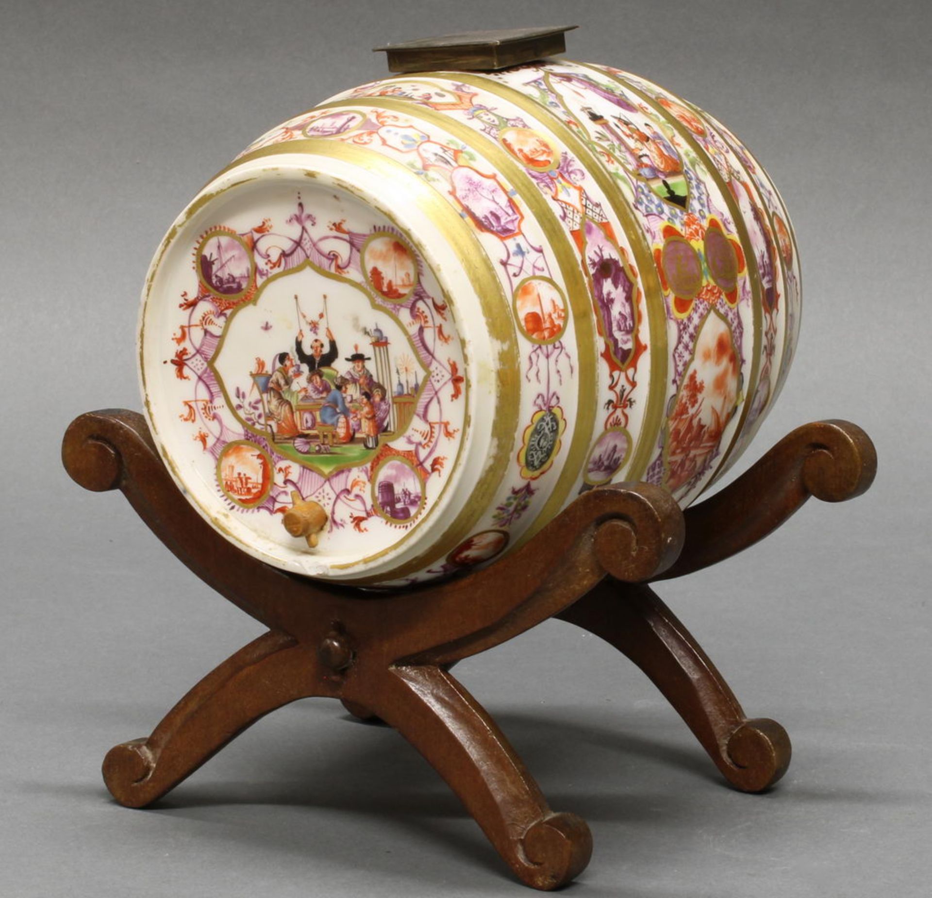 Likör- oder Kaffeefässchen, Meissen, Schwertermarke, wohl um 1725/30, Chinoserie- und Kauffahrtei