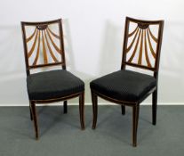 Paar Stühle, 19. Jh., Fächerrücken, mahagonifarben, Sitzpolster, 91 cm hoch, minimaler Unterschi