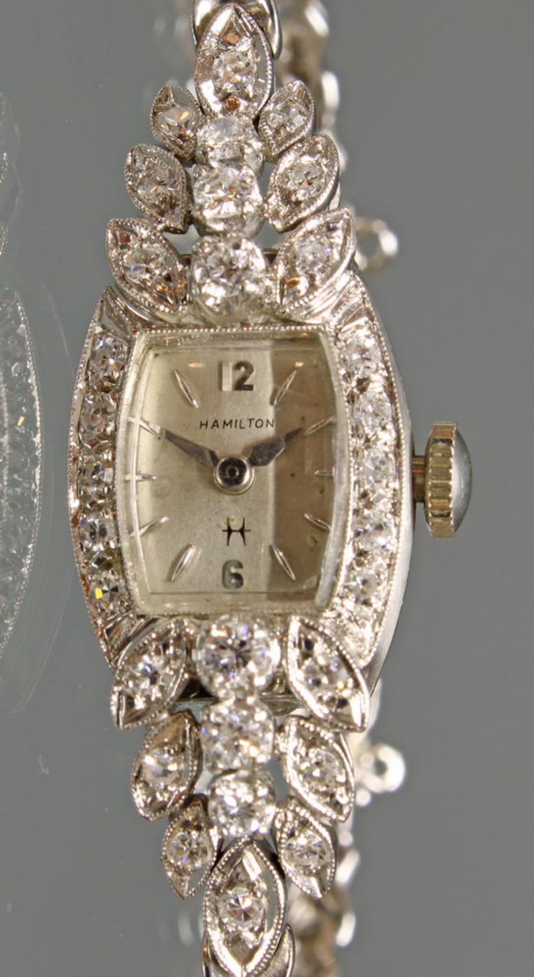 Schmuck-Damenarmbanduhr, 'Hamilton', 1960er Jahre, WG 585, Brillant-Lünette, Handaufzug, silberfar - Image 2 of 2