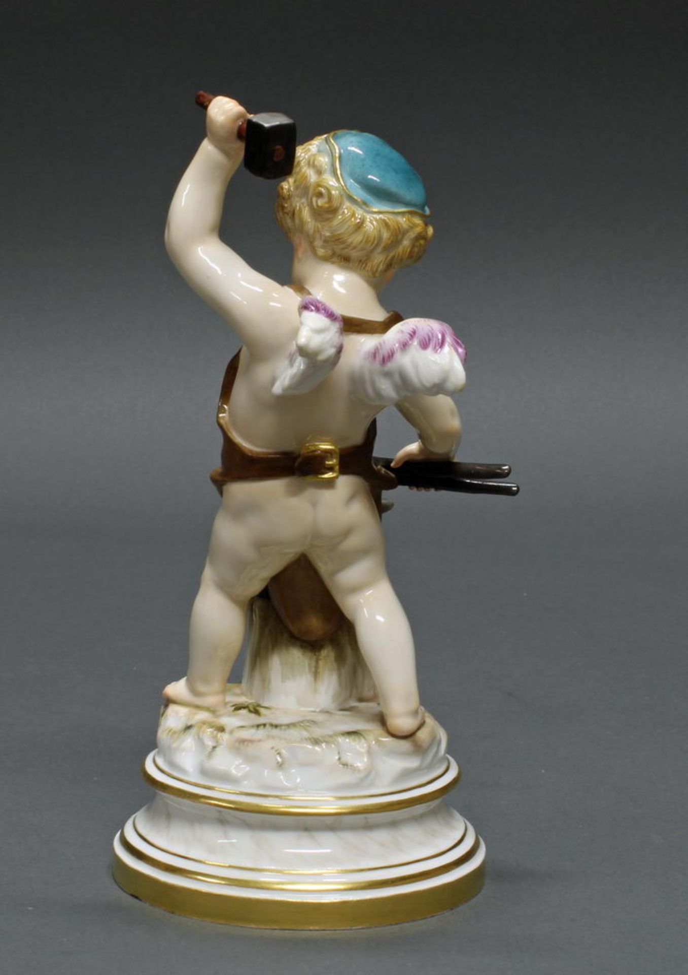 Porzellanfigur, "Amor als Schmied, ein Herz hämmernd", Meissen, Schwertermarke, 1850-1924, 1. Wahl - Image 2 of 2