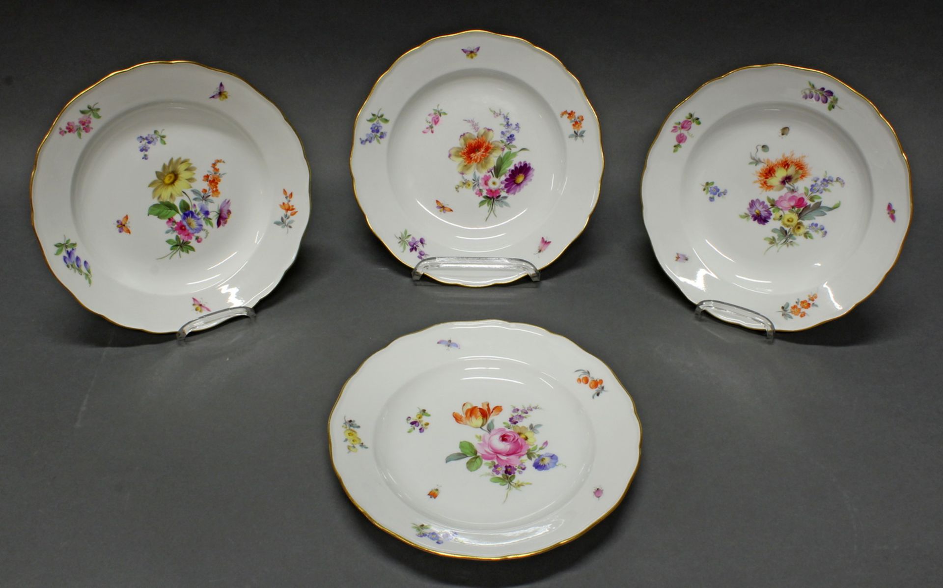 4 Speiseteller, Meissen, Schwertermarke, 1850-1924, 1. Wahl, deutsche Blume und Insekten, bunt, Gol