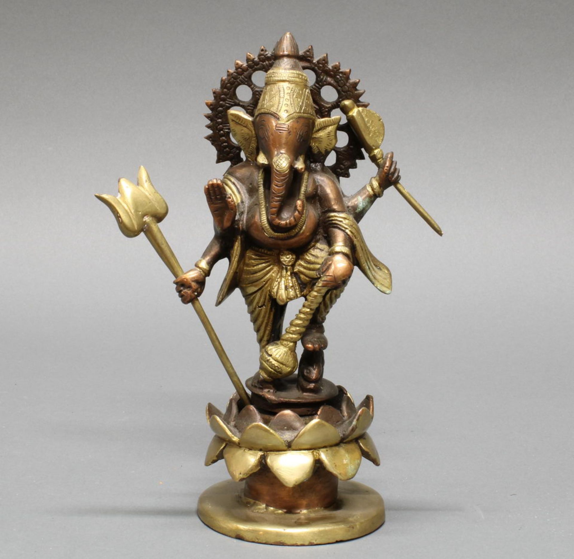 Figur, "Ganesha", Indien, 20. Jh., Kupferbronze, teils vergoldet, auf Lotossockel stehend, 23 cm ho
