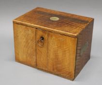Zigarrenbox, England, Ende 19. Jh., Pollard Oak, zweitürig, zwei Schubladen, Messingbeschläge, Mo
