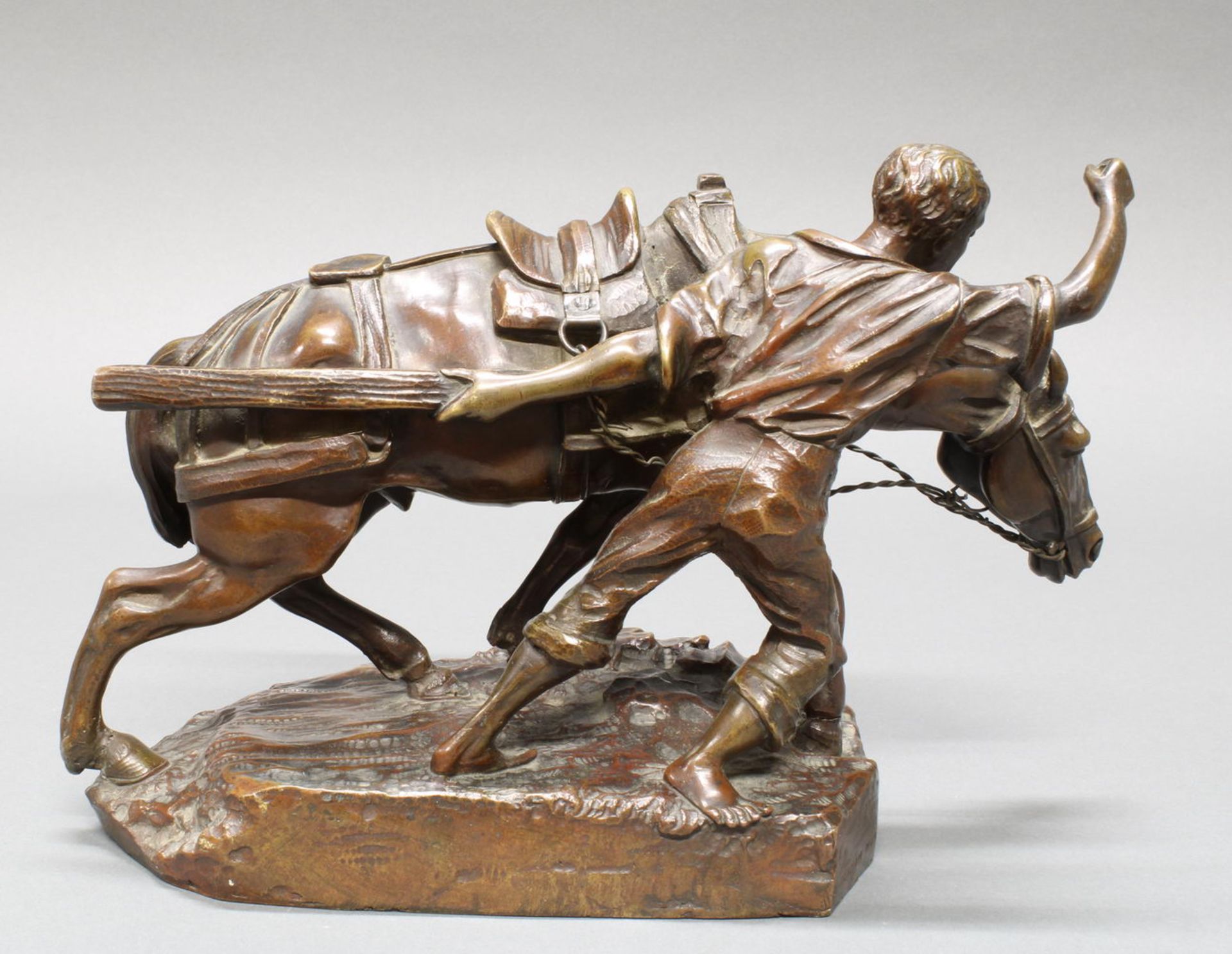 Bronze, dunkelbraun patiniert, "Bauer mit Pferd", an der Plinthe bezeichnet A. Pandiani Milano, 19 - Image 3 of 4
