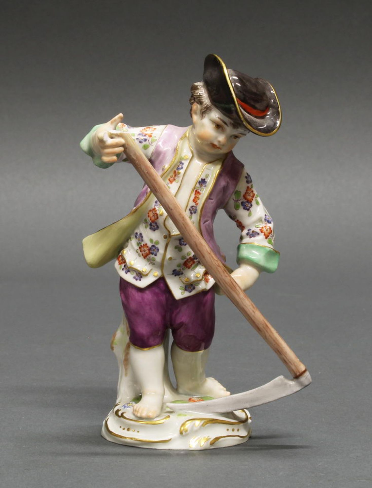 Porzellanfigur, "Gärtnerknabe mit Sense", Meissen, Schwertermarke, 1. Wahl, Modellnummer 3 K, poly