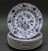 8 Speiseteller, Meissen, Schwertermarke, 1./meist 2. Wahl, Zwiebelmuster, ø 25 cm, 2x 1924-1934 (1