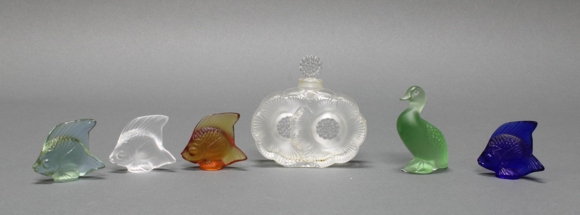 Flakon, "Deux fleurs", Lalique, farbloses Glas, teils mattiert, bezeichnet Lalique France, 9 cm hoc
