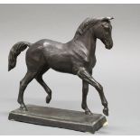 Bronze, schwarz patiniert, "Trabendes Pferd", auf dem Sockel signiert L. Hohner-Schneider, unter de