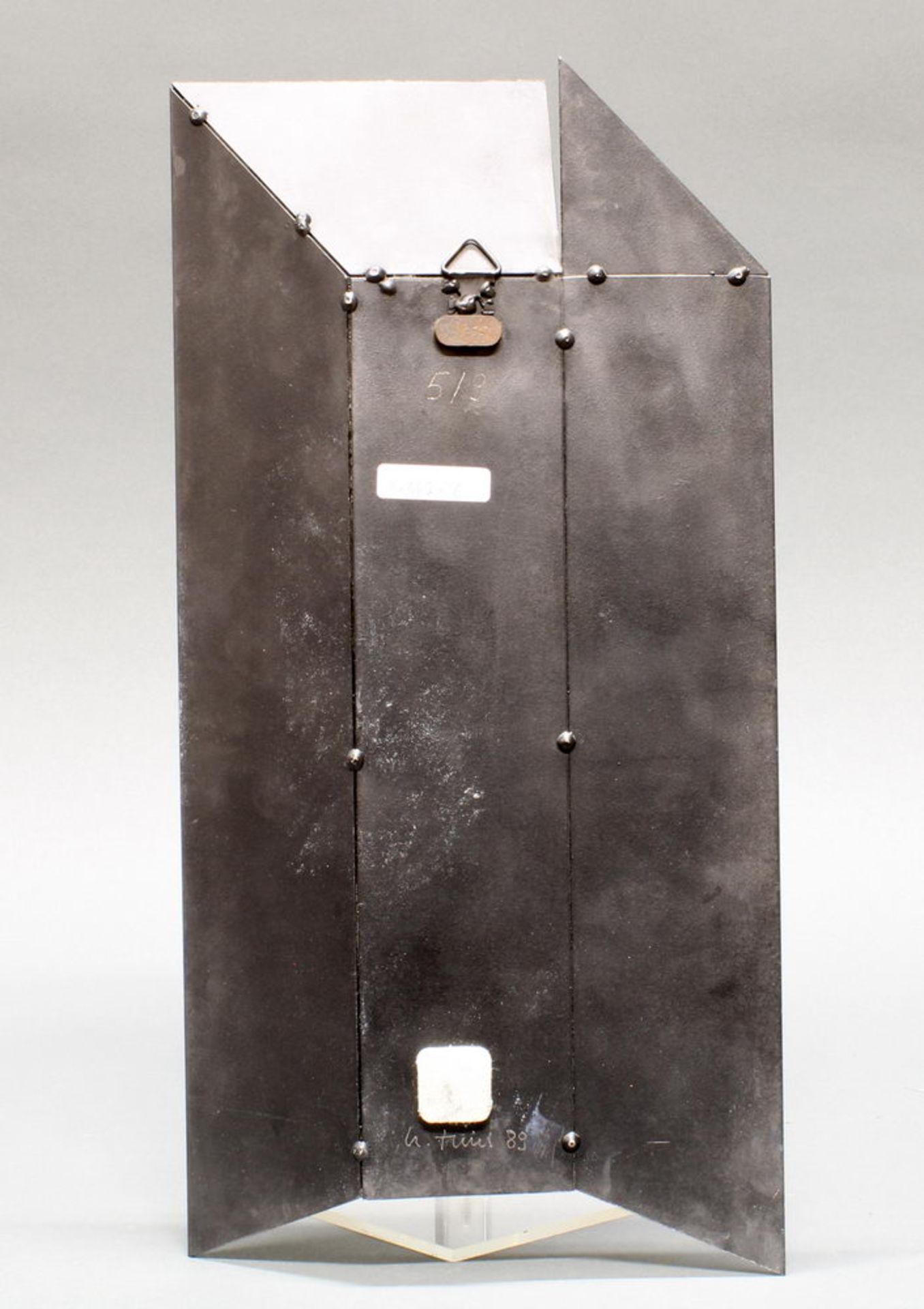 Plastik, Stahlblech, "Ohne Titel", auf der Rückseite bezeichnet und datiert H. Thiel 89, nummerier - Image 2 of 3