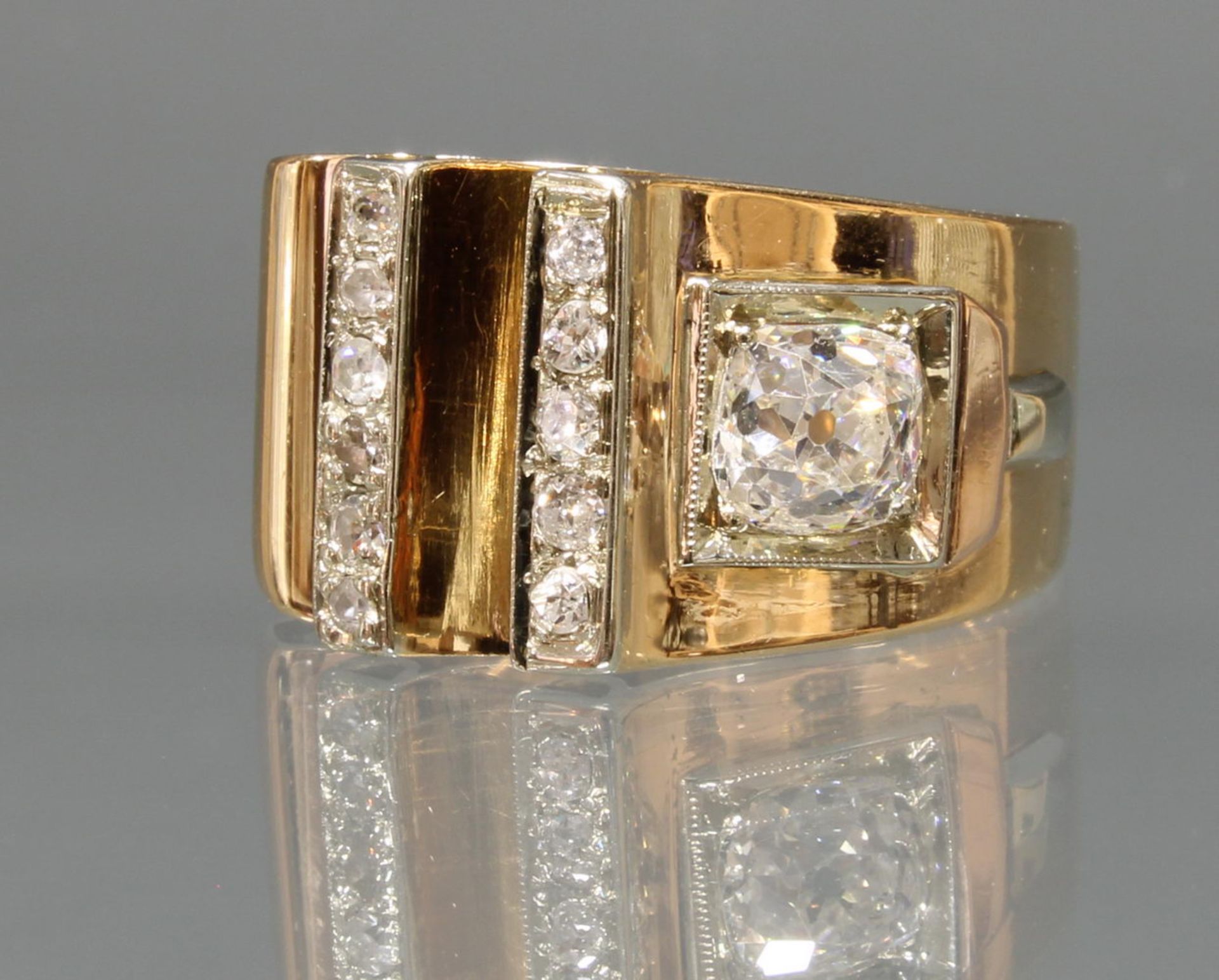 Ring, 1960er Jahre, RG 750, 1 Diamant ca. 1.30 ct., etwa tcr/vs1, Altschliff, 11 Diamanten zus. ca.