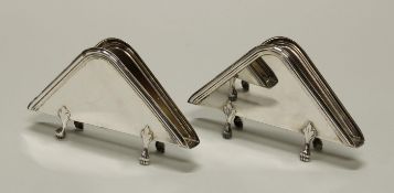 Paar Serviettenständer, Silber 800, Italien, Greggio, 8.5 x 14.5 x 3 cm, zus. ca. 125 g, ein Fuß