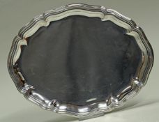 Vorlegeplatte, Silber 830, Wilkens, oval, passig-geschweifter Profilrand, 33.5 x 26 cm. ca. 612 g,