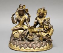 Figurengruppe, "Shiva, Paravati und Ganesha", Indien, 20. Jh., Kupferbronze, auf Sockel mit Naga, L