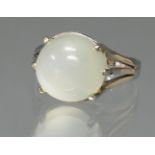 Ring, WG 585, Mondstein-Cabochon, 5.3 g, RM 17