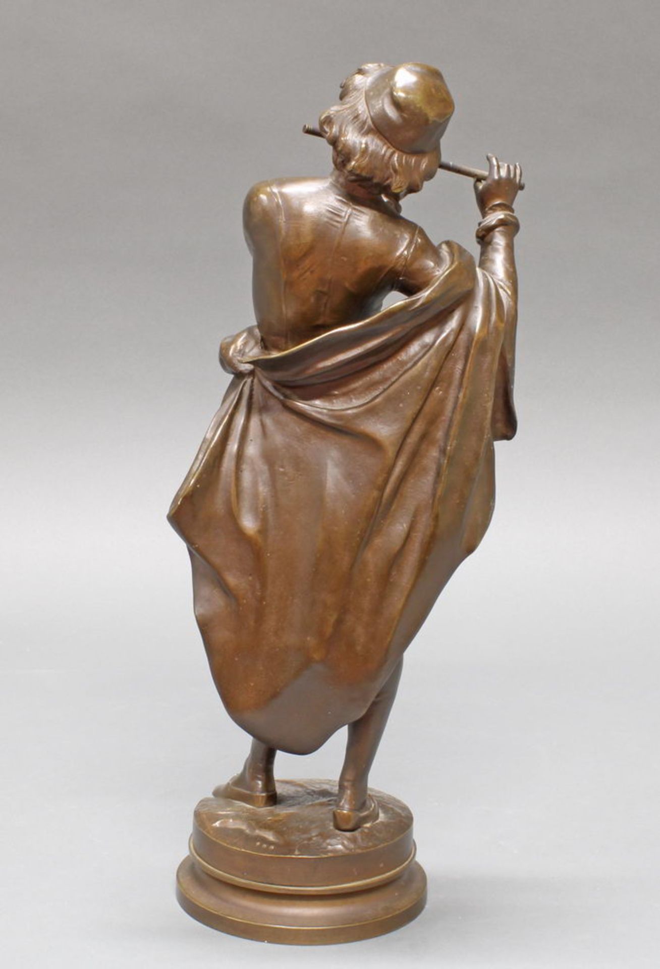 Bronze, dunkelbraun patiniert, "Troubadour", bezeichnet auf der Plinthe Aug. Moreau, undeutlich num - Image 2 of 4