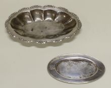 Tablett, Silber 925, Gorham, oval, Monogramm, 17 x 10 cm, ca. 68 g, Delle; Schale, Silber 800, oval