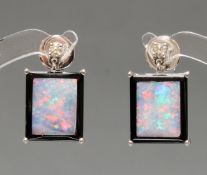 Paar Ohrstecker, Art Deco-Stil, WG 750, Opal/Onyx, Brillanten zus. ca. 0.10 ct., etwa tcr/si, 5 g