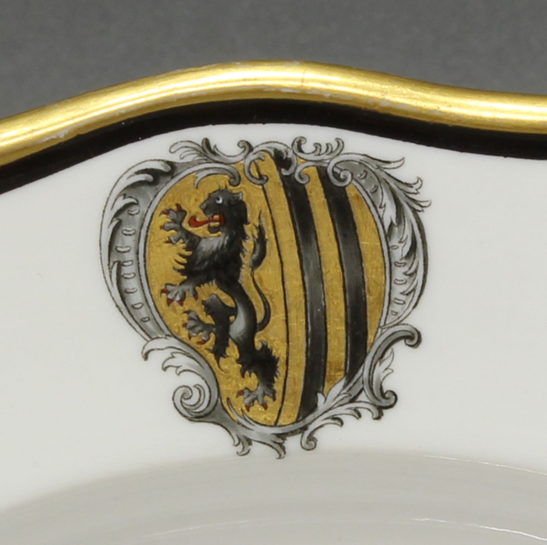 3 Teller, "Dresdner Stadtwappen", Meissen, Schwertermarke, 1850-1924, 1. Wahl, Fahne mit gold-schwa - Image 2 of 2