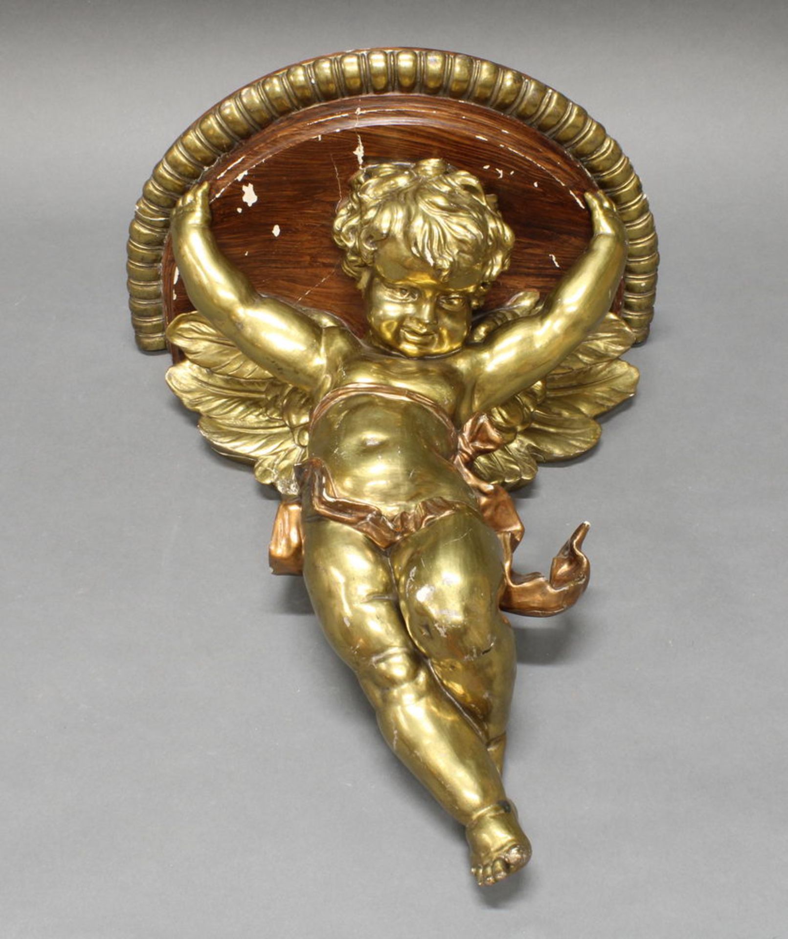 Konsole, wohl 19. Jh., Holz/Stuck goldfarbig, Putto, die Konsolplatte tragend, ca. 45 cm hoch, dive