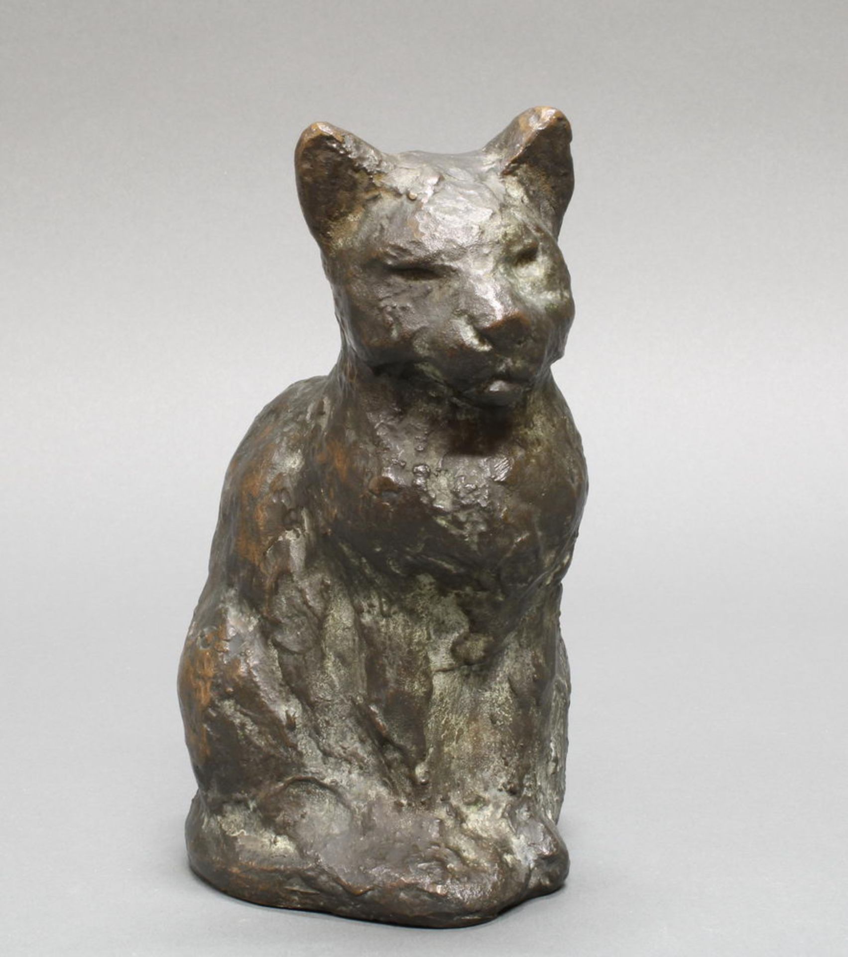 Bronze, schwarz patiniert, "Sitzende Katze", unten seitlich monogrammiert H.G., 19 cm hoch. Hans Ge - Image 3 of 4