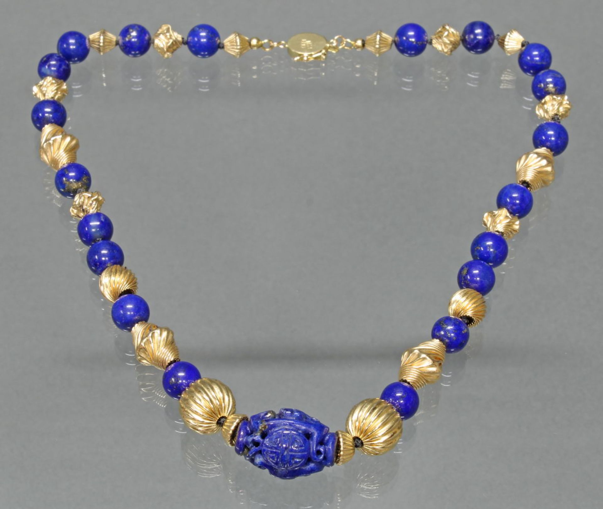 Kette, GG 585, Gold- und Lapislazuli-Kugeln, Mittelteil geschnittene Lapislazuli-Olive, 38 cm lang,