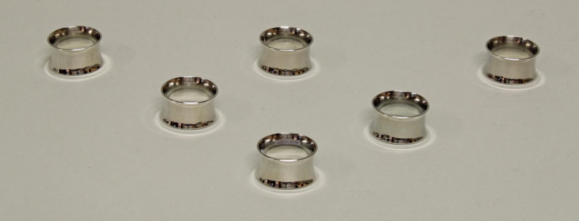6 Serviettenringe, Silber 800, glatt, konisch eingezogen, 1.5 cm hoch, ø 2.7 cm, zus. ca. 65 g