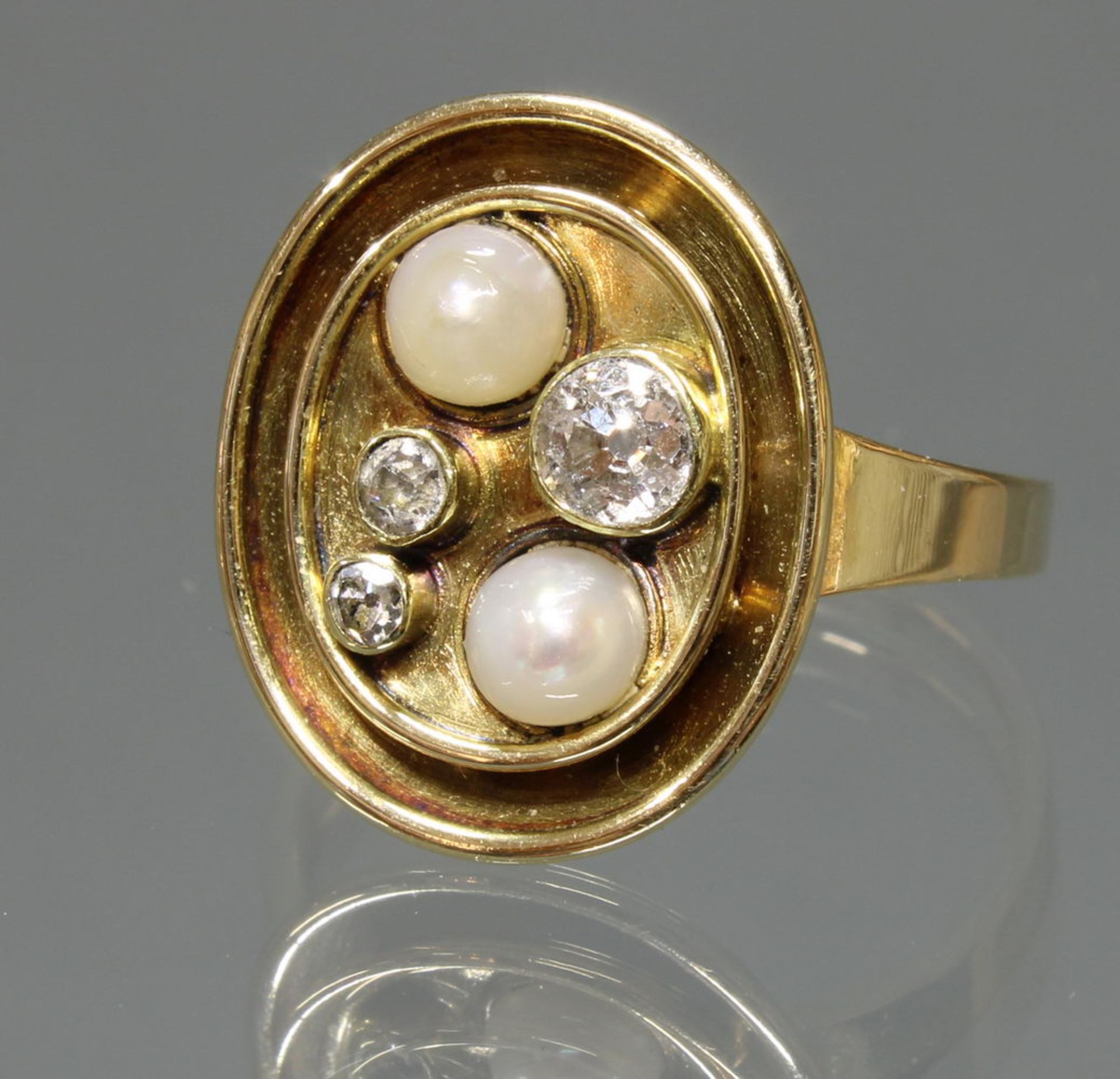 Ring, Atelier C. Kay, GG 585, 3 Diamanten, Altschliff, 2 Zuchtperlen, 4 g, RM 17.5