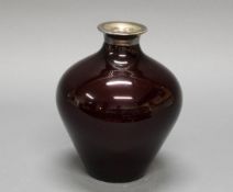 Vase, deutsch, Mitte 20. Jh., Glas, rot, gebaucht, Rand mit Silbermontierung 925, 21.5 cm hoch