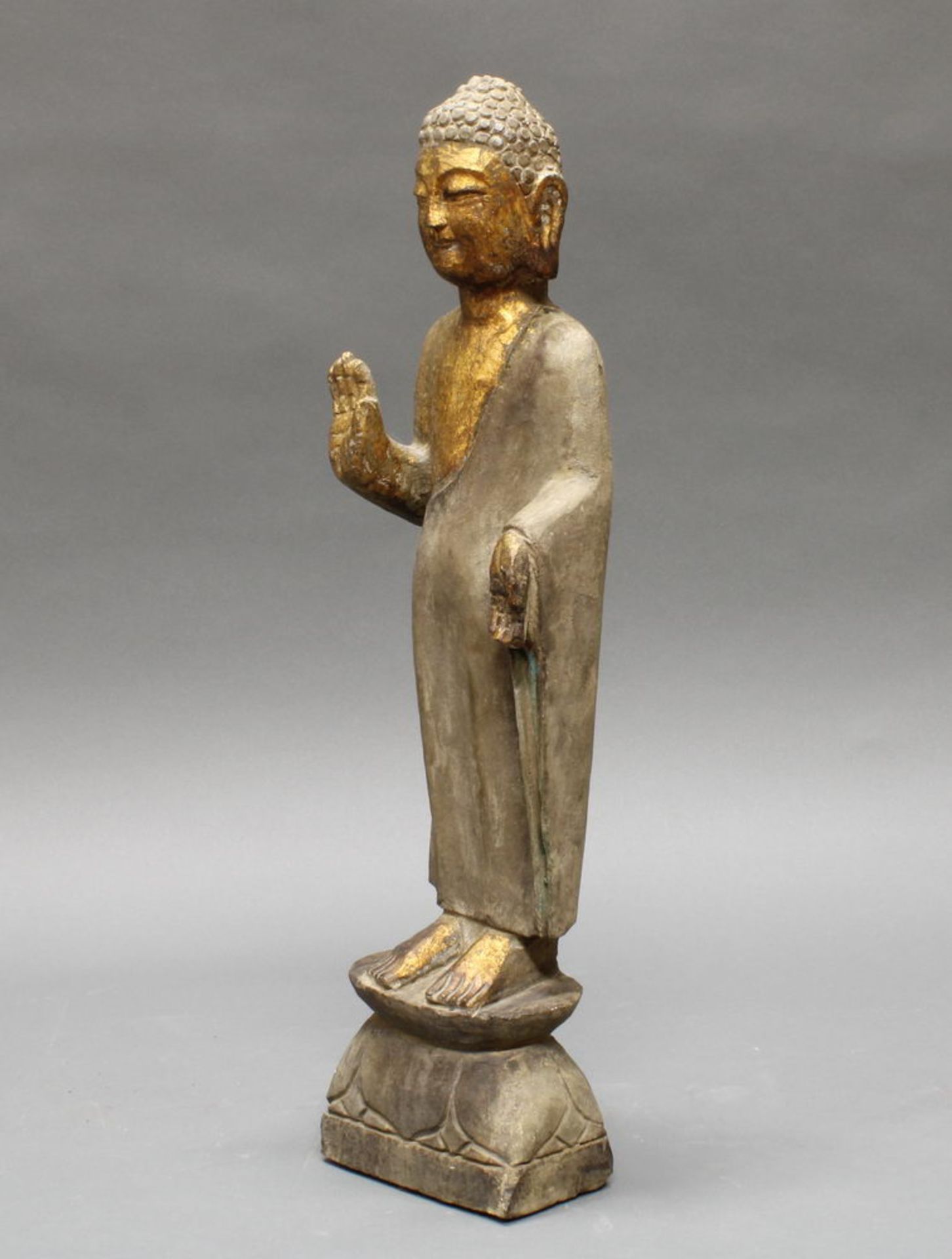 Stehender Buddha, China, neuzeitlich, Steinguss, teils vergoldet, beide Hände in mudra, auf doppel - Image 2 of 3