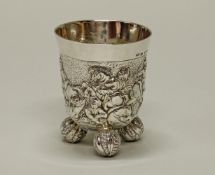 Kugelfußbecher, "Reitergefecht", Silber 925, Hanau, Neresheimer, 9 cm hoch, ca. 183 g, etwas gesta