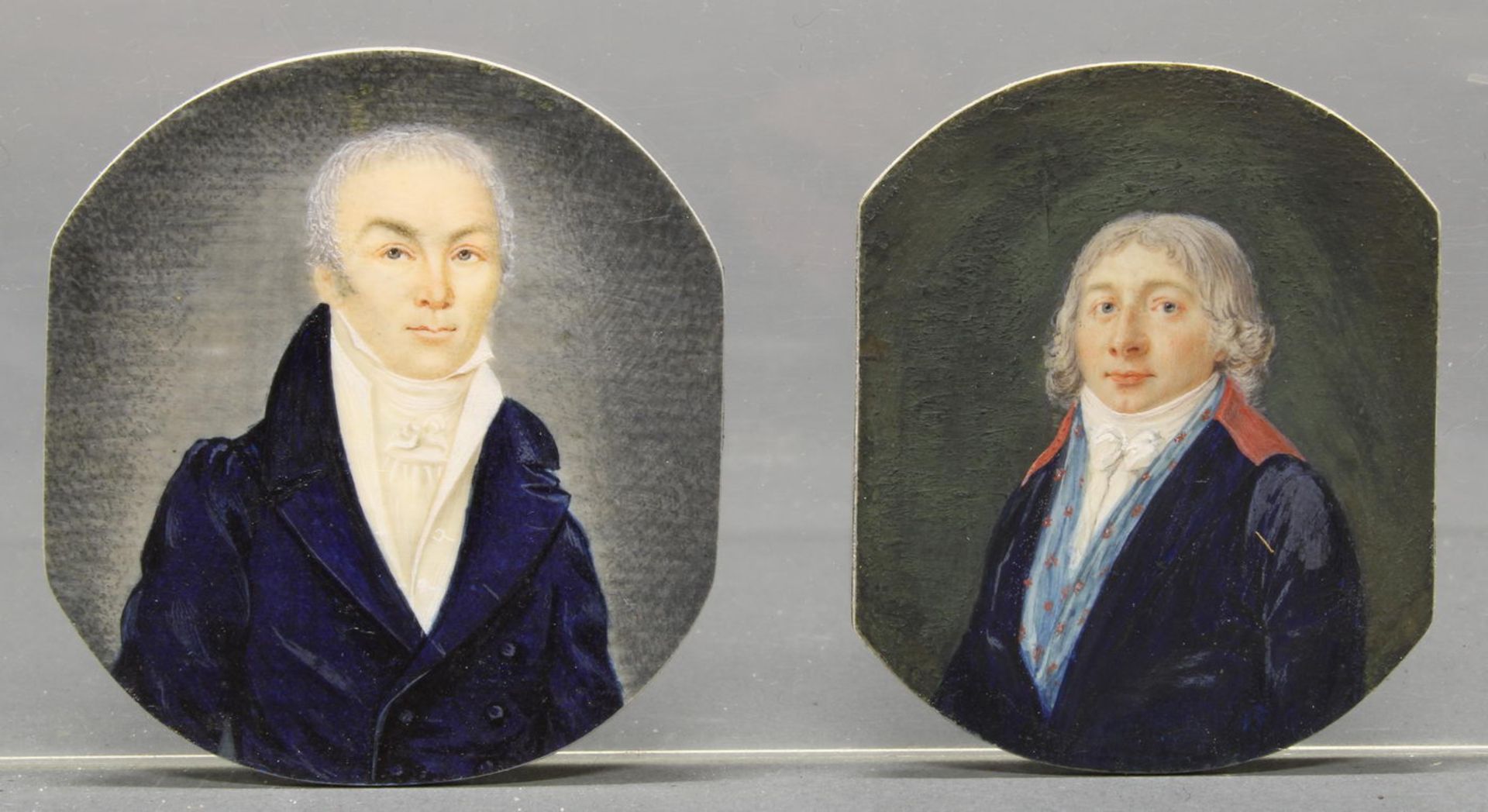 2 Miniaturen, "Herrenporträts", Gouachen, auf Karton aufgezogen, wohl um 1800, 6 x 4.5 cm bzw. 5.5