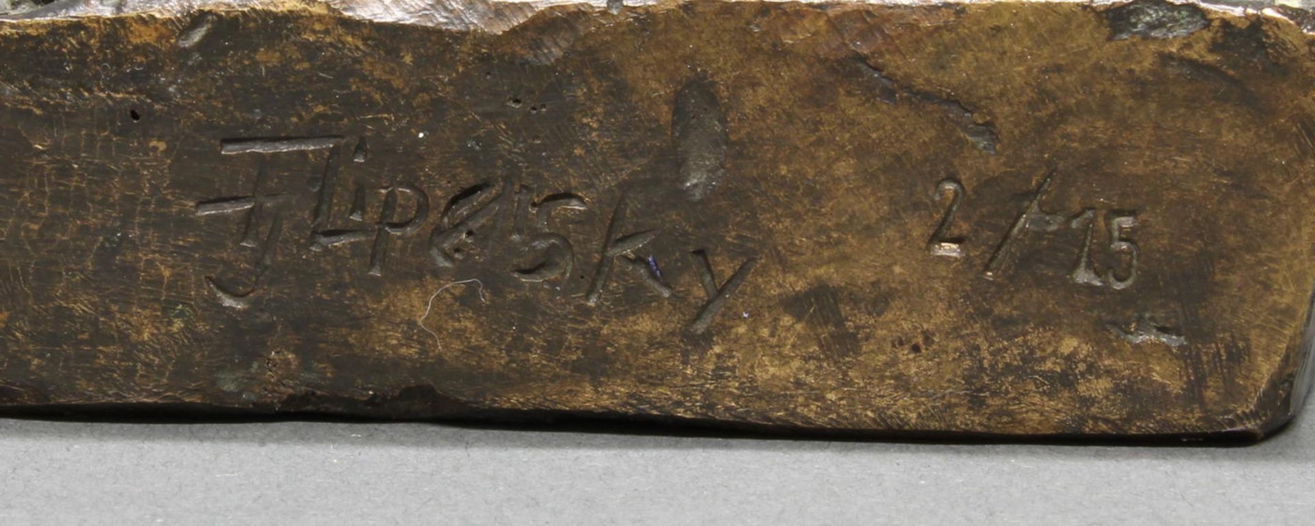 Bronze, dunkelbraun patiniert, "Frierende", auf der Plinthe bezeichnet F. Lipensky und 2/15 nummeri - Image 4 of 4
