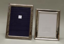 2 Fotorahmen, Silber 925, Italien, verschiedene Ausführungen, 30 x 24 cm bzw. 35 x 25 cm, Kratzer,