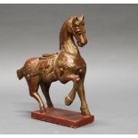 Figur, "Pferd", Nordindien, 20. Jh., Holz, rotbraun und goldfarben gefasst, 26.8 cm hoch, Beine gek