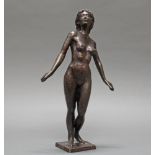 Bronze, rotbraun patiniert, "Stehender weiblicher Akt", an der Plinthe bezeichnet F. Lipensky, 38.5