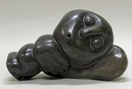 Skulptur, Serpentinstein geschnitzt, "Wistler/Der Pfeifer", doppelseitiges Gesicht, auf der Standfl