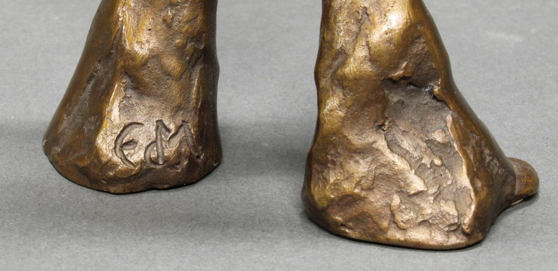 Bronze, "Hornspielerin", 24 cm hoch. Provenienz: direkt von der Künstlerin erworben. Eva de - Image 3 of 3