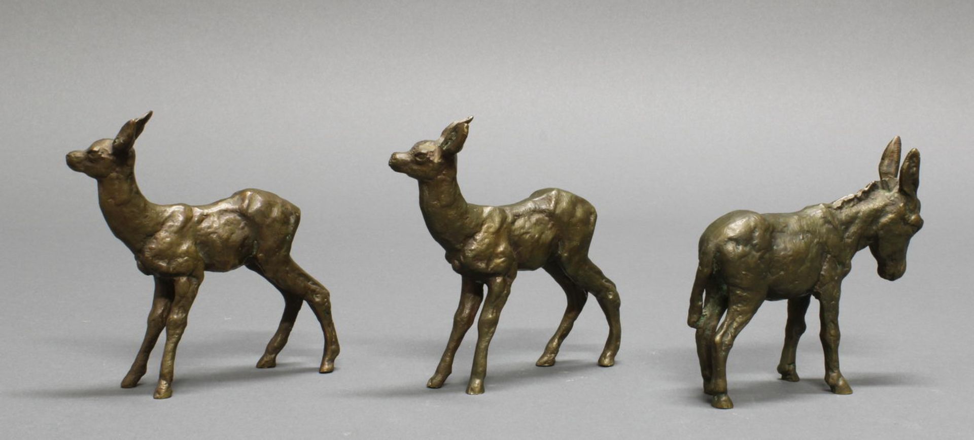 3 Bronzen, braun patiniert, "Zwei Rehe" und ein "Esel", auf dem Bauch jeweils undeutlich nummeriert - Image 2 of 2