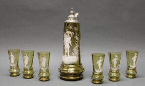 Deckelkrug, 6 Becher, um 1900, grünliches Glas, Emaildekor mit Figuren im Schnee, Krug mit Zinndec