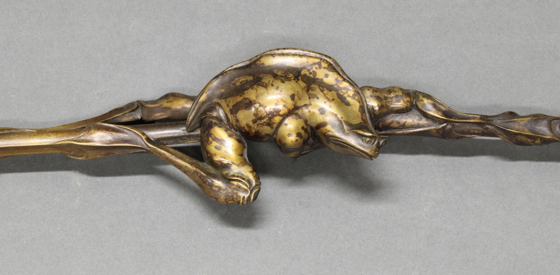 2 Bronzen, "Sonnenanbeter an Bambus", Bronze, signiert, datiert und nummeriert W. Blum 97, 35/38, 1 - Image 3 of 10