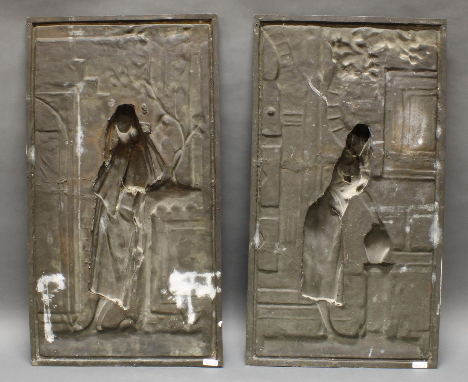 2 Reliefs, Metallguss (Régule), farbig patiniert, "Orientalin am Brunnen und Orientale mit Musikin - Image 6 of 6