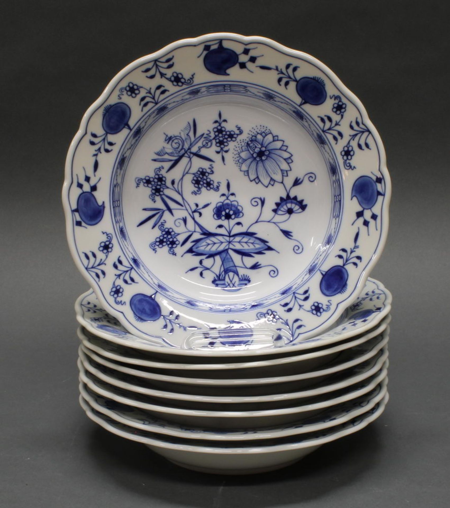 8 Suppenteller, Meissen, Schwertermarke, 1./2. Wahl, Zwiebelmuster, ø 24 cm